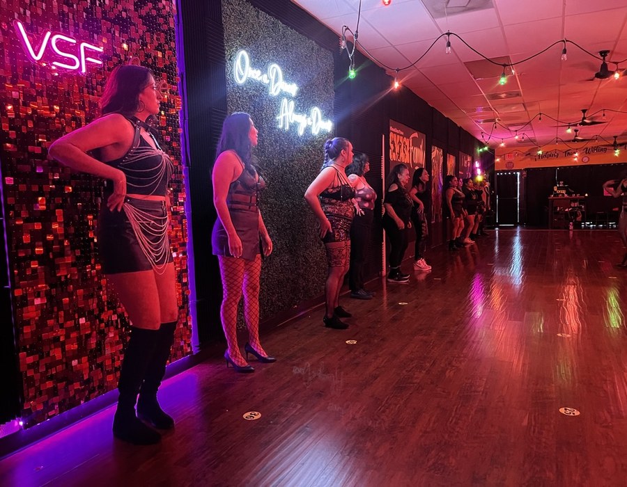 Bachelorette dance party at SMASH