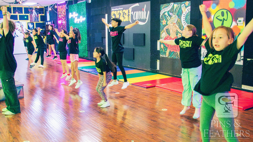 Kids dancing together in class